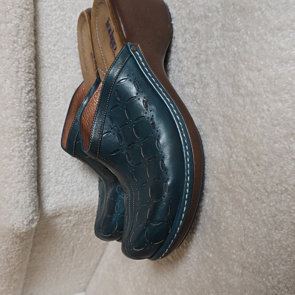Womens Clarks Teal Blue Leather Clogs - Picture 2 of 5